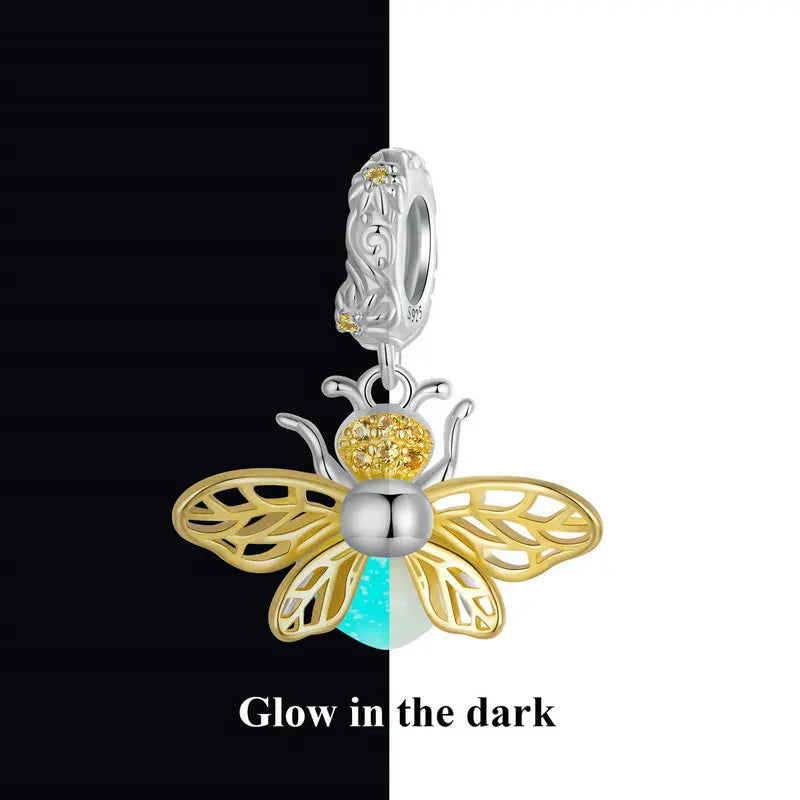Glow-in-the-dark daisy flower charm in 925 sterling silver with zircon accents and enamel details — OmniVivo